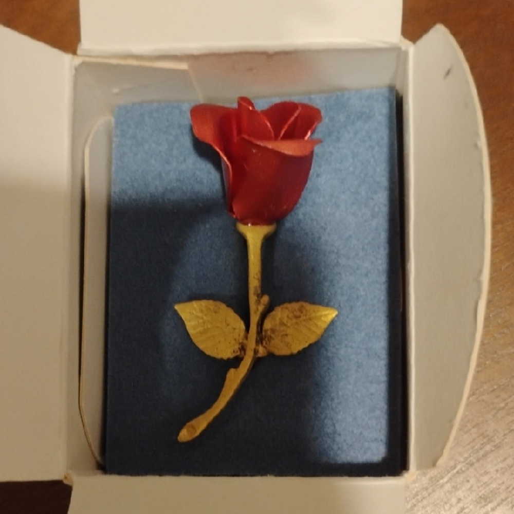 Avon Red Rose Brooch with Gold Stem A Pin